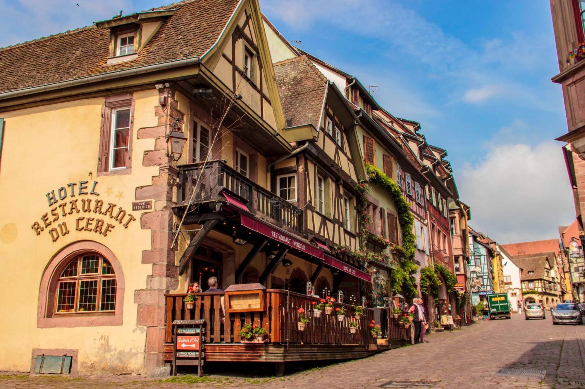 Hotel Au Cerf Riquewihr Bagian luar foto